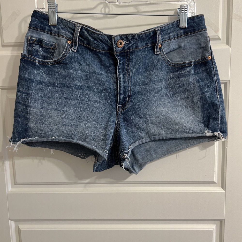 New JESSICA SIMPSON 31‎ Blue Multi Tone Cherish Denim Shorts Women